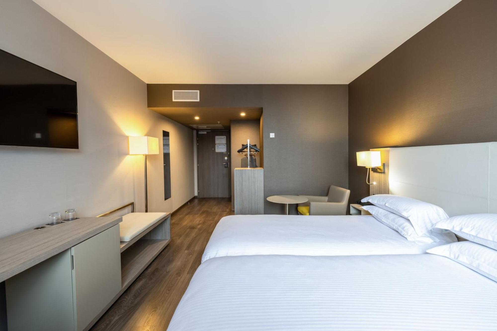 Ac Hotel By Marriott Marseille Prado Velodrome Bagian luar foto