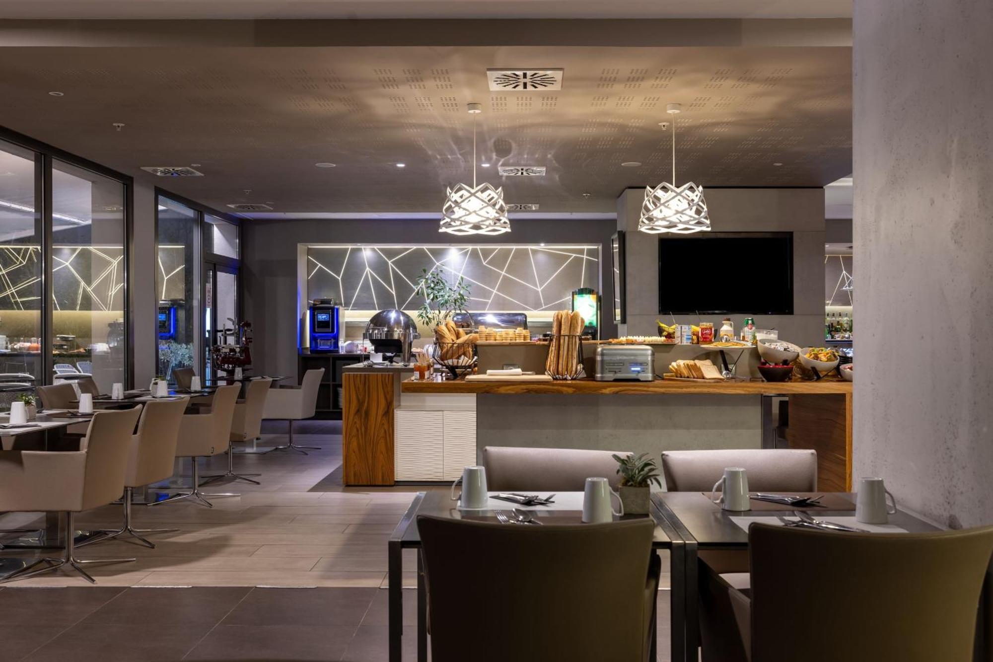Ac Hotel By Marriott Marseille Prado Velodrome Bagian luar foto