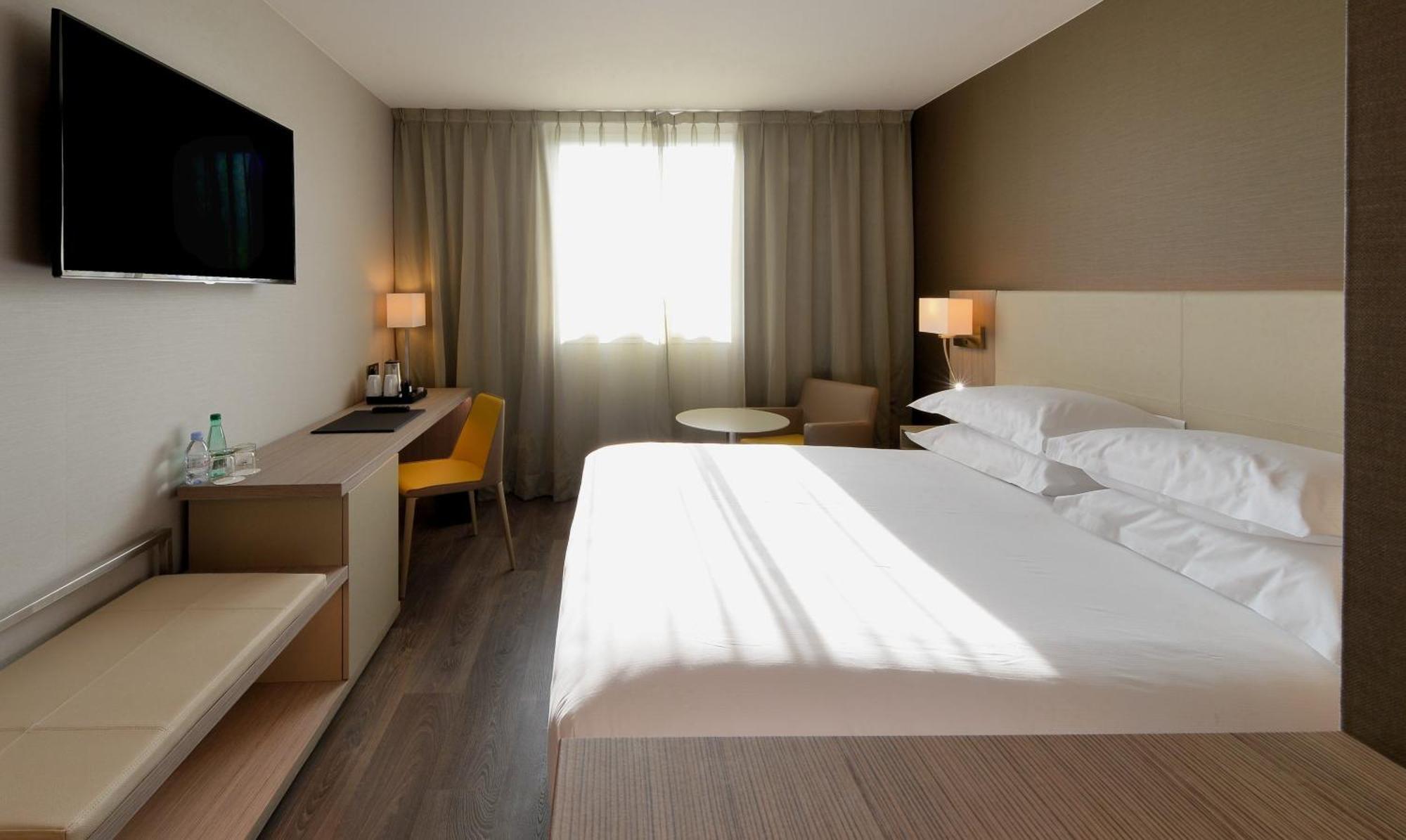 Ac Hotel By Marriott Marseille Prado Velodrome Bagian luar foto