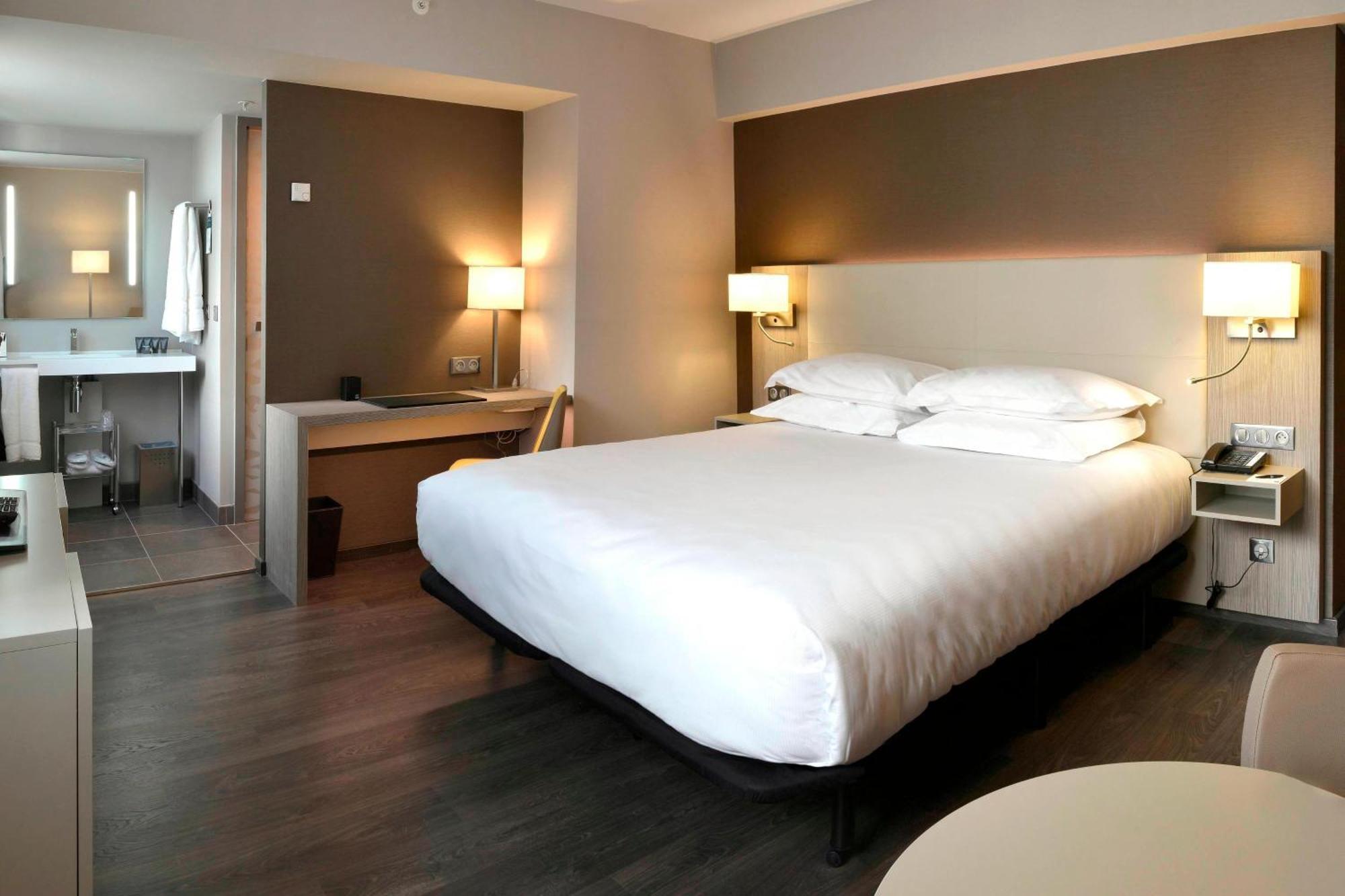 Ac Hotel By Marriott Marseille Prado Velodrome Bagian luar foto