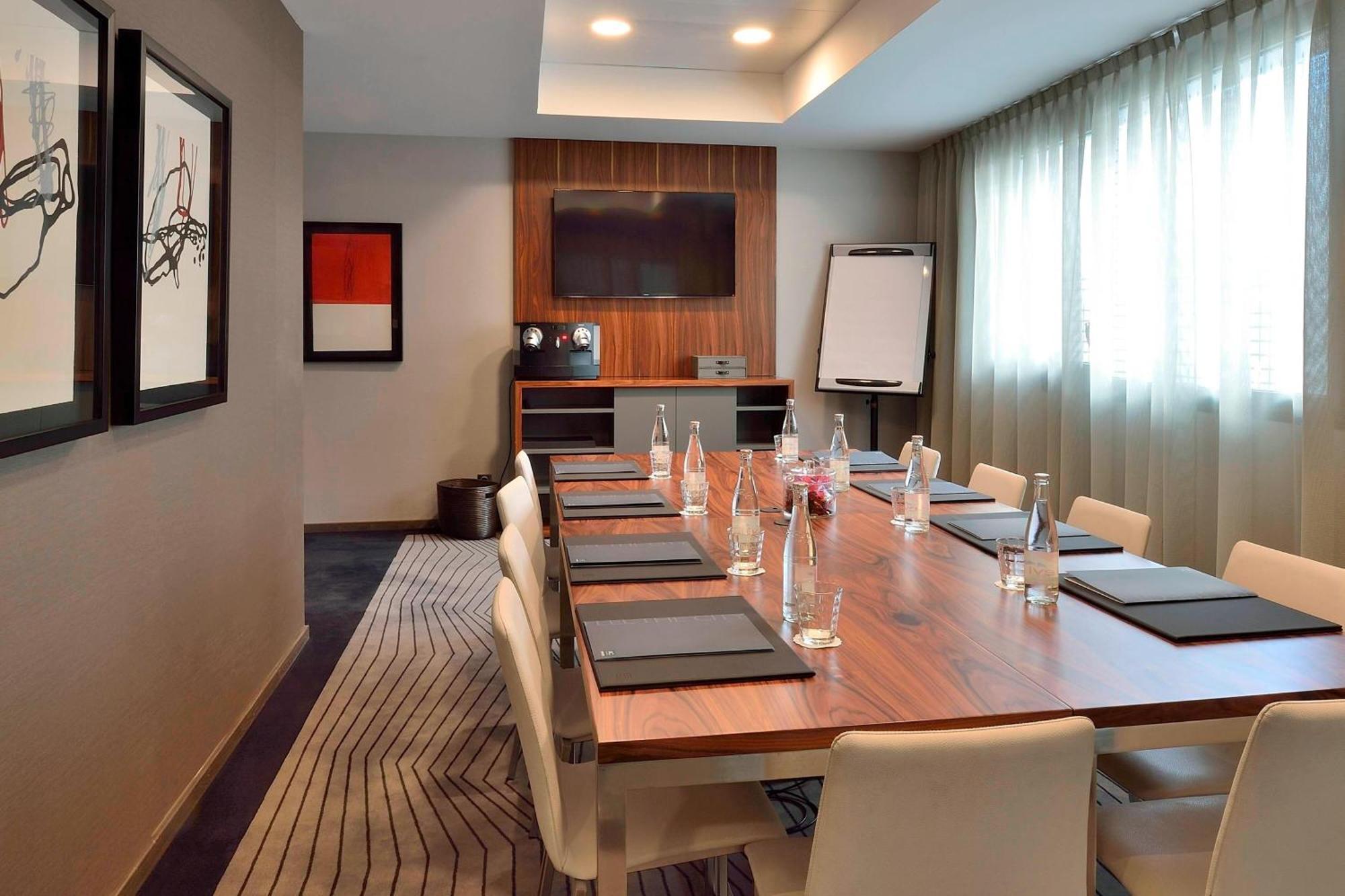 Ac Hotel By Marriott Marseille Prado Velodrome Bagian luar foto