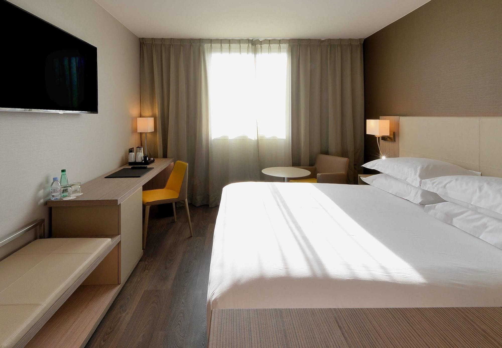 Ac Hotel By Marriott Marseille Prado Velodrome Bagian luar foto